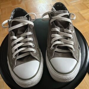 Converse Chuck Taylor All Star | Low Tops | Women’s Size 8